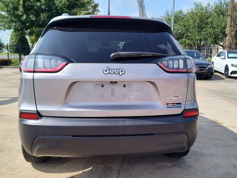 Used 2020 Jeep Cherokee Latitude FWD image 5