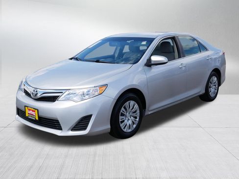 Used 2012 Toyota Camry LE FWD image 3