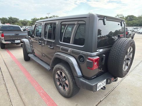 Used 2018 Jeep Wrangler Unlimited Sahara AWD/4WD image 7