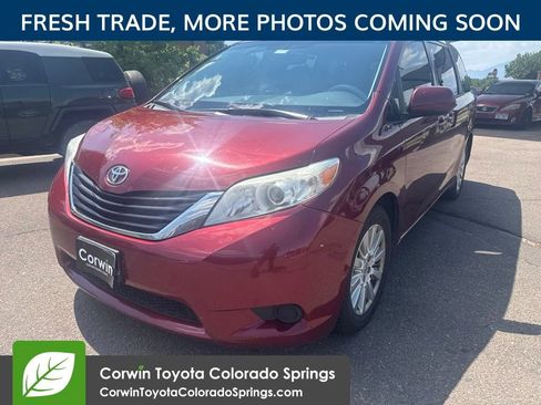 Used 2014 Toyota Sienna LE AWD/4WD image 3