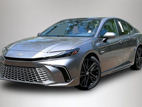 Used 2025 Toyota Camry XSE FWD image 1