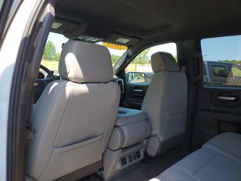 Used 2021 Chevrolet Silverado 1500 LT RWD image 17