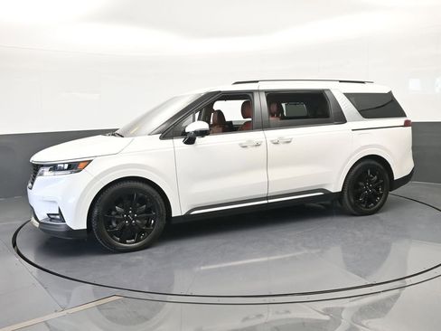 Used 2022 Kia Carnival SX image 2