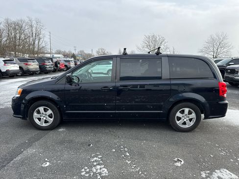 Used 2011 Dodge Grand Caravan Mainstreet image 2