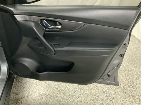 Used 2019 Nissan Rogue SV image 22