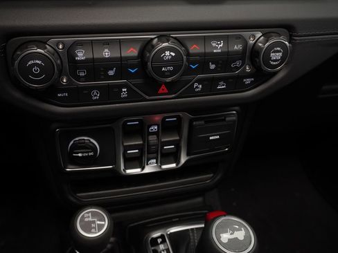 New 2026 Jeep Wrangler Unlimited Sahara AWD/4WD image 24