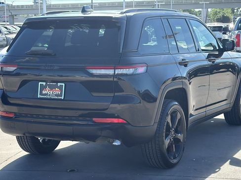 Used 2022 Jeep Grand Cherokee Altitude image 5