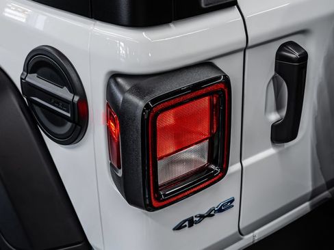 Used 2023 Jeep Wrangler Unlimited w/ Cold Weather Group AWD/4WD image 14