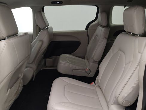 Used 2021 Chrysler Voyager Lxi FWD image 18