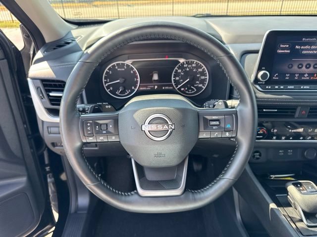 Used 2025 Nissan Rogue SV FWD image 14