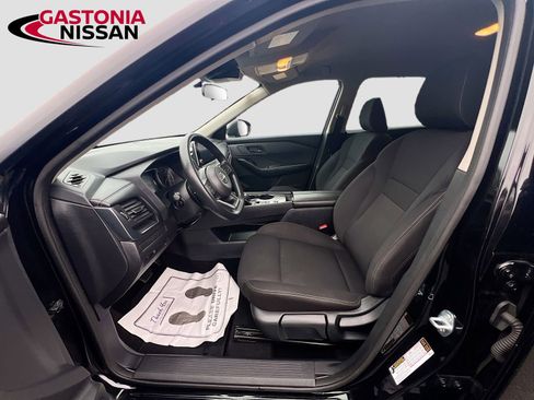 Used 2024 Nissan Rogue S image 26