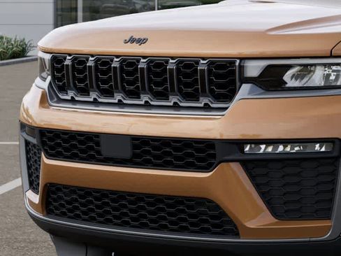 New 2026 Jeep Grand Cherokee Limited AWD/4WD image 11