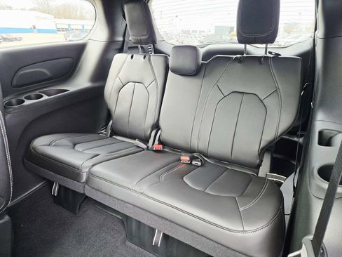 New 2026 Chrysler Pacifica Select FWD image 16