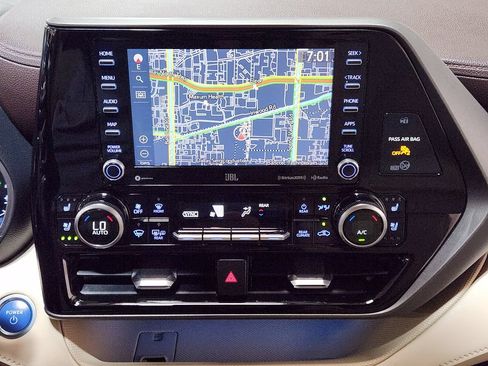 Used 2021 Toyota Highlander Limited FWD image 38