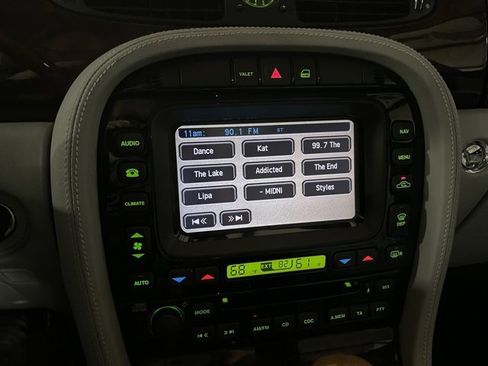 Used 2004 Jaguar XJ8 image 16
