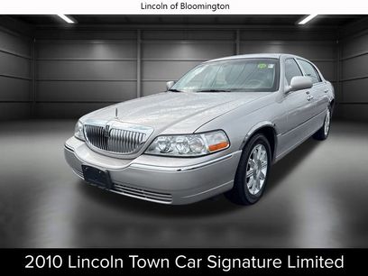 Used 2010 Lincoln Town Car Signature Limited