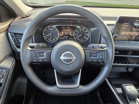 Used 2023 Nissan Rogue SV image 22