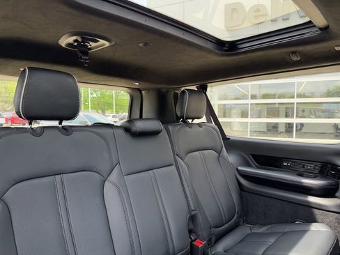 Used 2023 Jeep Grand Wagoneer L Series II AWD/4WD image 42