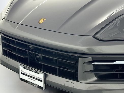 Used 2024 Porsche Cayenne image 12
