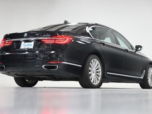 Used 2017 BMW 740i xDrive AWD/4WD image 13