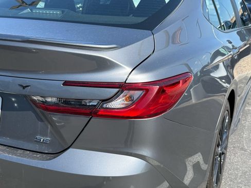 Used 2025 Toyota Camry SE FWD image 9