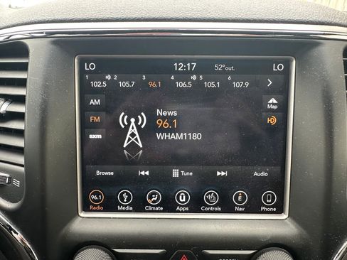 Used 2018 Jeep Grand Cherokee Laredo image 5