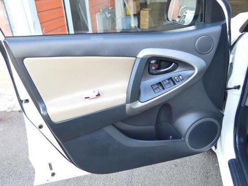 Used 2012 Toyota RAV4 Limited image 33