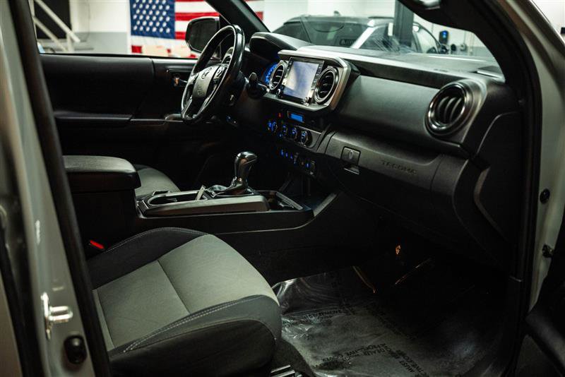 Used 2021 Toyota Tacoma TRD Sport w/ Technology Package AWD/4WD image 12
