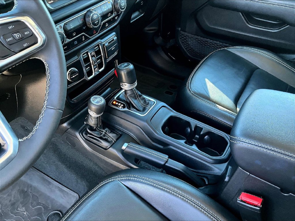 Used 2023 Jeep Wrangler Unlimited Sahara AWD/4WD image 21