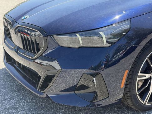 New 2026 BMW 530i xDrive w/ M Sport Package AWD/4WD image 9