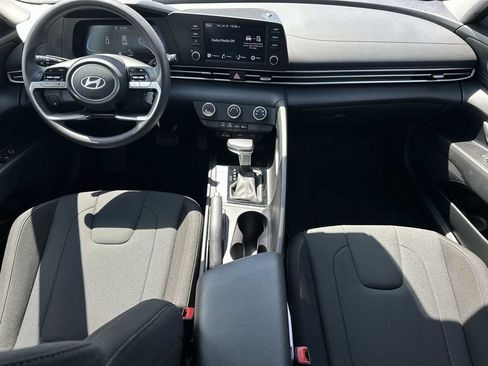 Used 2025 Hyundai Elantra SE w/ Cargo Package FWD image 13