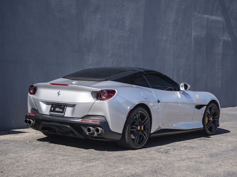 Used 2019 Ferrari Portofino image 10