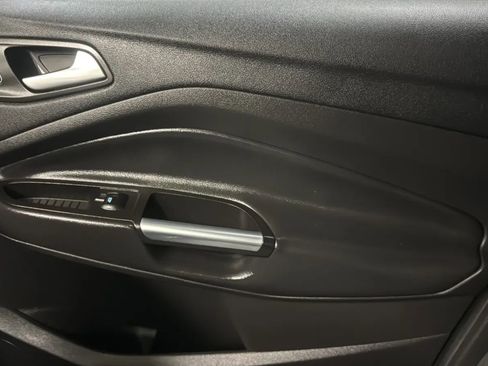 Used 2018 Ford Escape SE FWD image 17