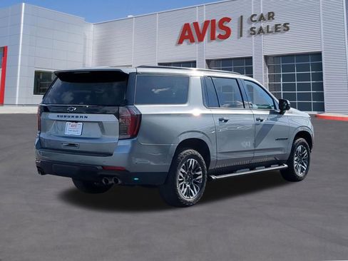 Used 2025 Chevrolet Suburban Z71 image 6