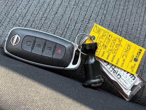 Used 2023 Nissan Rogue SV FWD image 25