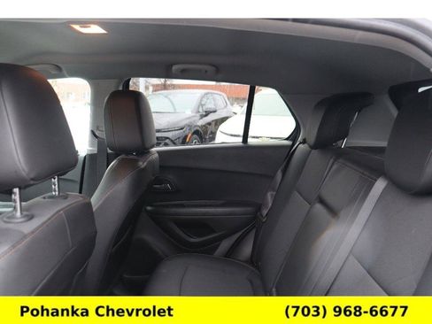 Used 2022 Chevrolet Trax LT w/ LT Convenience Package image 25
