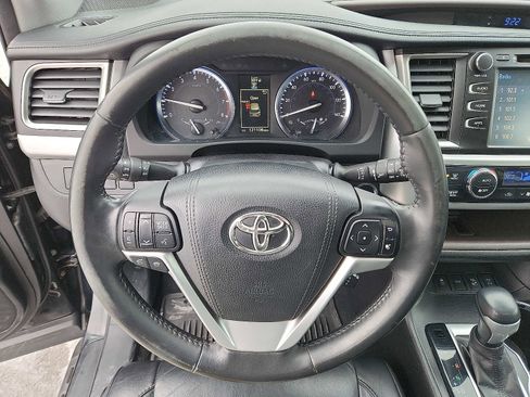 Used 2015 Toyota Highlander XLE image 19