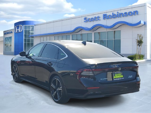 Used 2025 Honda Accord Sport image 3