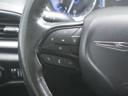 Used 2019 Chrysler Pacifica Touring-L w/ S Appearance Package FWD image 14