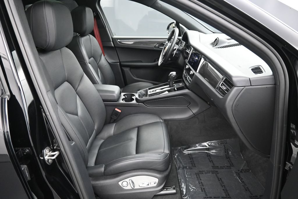 Certified 2023 Porsche Macan S AWD/4WD image 30