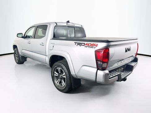 Used 2019 Toyota Tacoma TRD Sport w/ Technology Package image 5