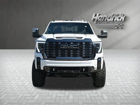 Used 2024 GMC Sierra 2500 Denali Ultimate AWD/4WD image 3
