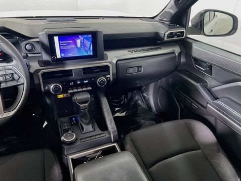 Certified 2024 Toyota Tacoma SR5 AWD/4WD image 20