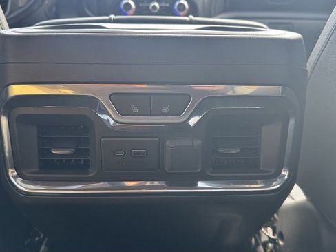 Used 2019 GMC Sierra 1500 AT4 w/ Off Road Performance Package image 8