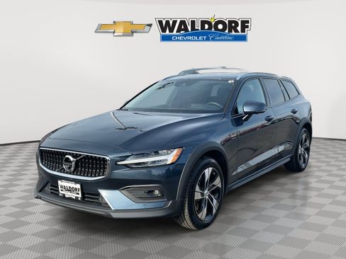 Used 2021 Volvo V60 T5 Cross Country w/ Advanced Package image 3