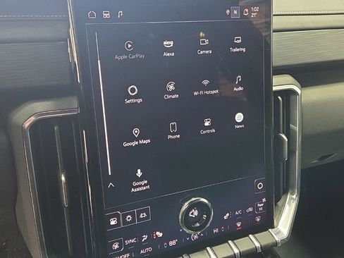 Used 2025 GMC Acadia Elevation image 17