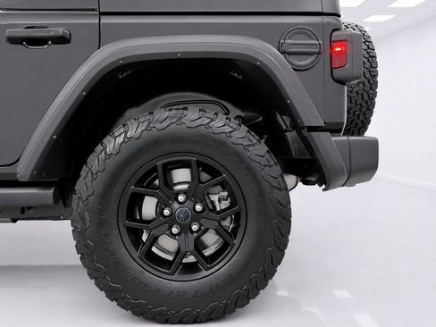 Used 2024 Jeep Wrangler Unlimited AWD/4WD image 9