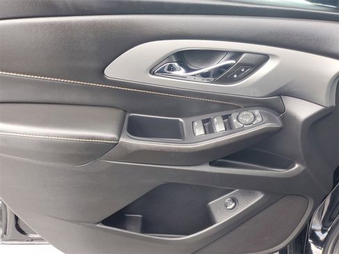 Used 2021 Chevrolet Traverse LT image 20