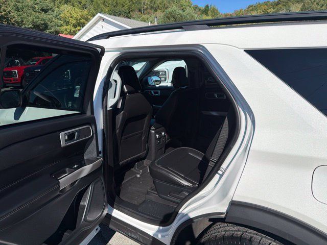 Used 2022 Ford Explorer XLT w/ Equipment Group 202A AWD/4WD image 39