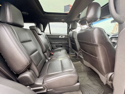 Used 2015 Ford Explorer XLT w/ Equipment Group 202A AWD/4WD image 30